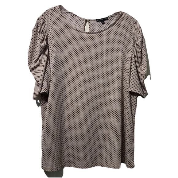 Adrianna Papell Tops - Adrianna Papell Top Size Medium Blush Pink Black Polka Dot Ruched Sleeve Keyhole